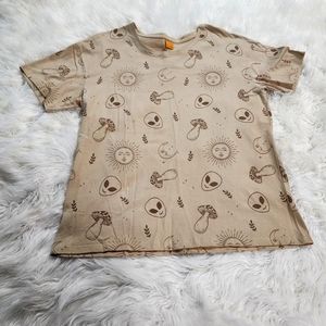 Vibe N' tan t-shirt with brown mushrooms, aliens, sun, moon pattern size large